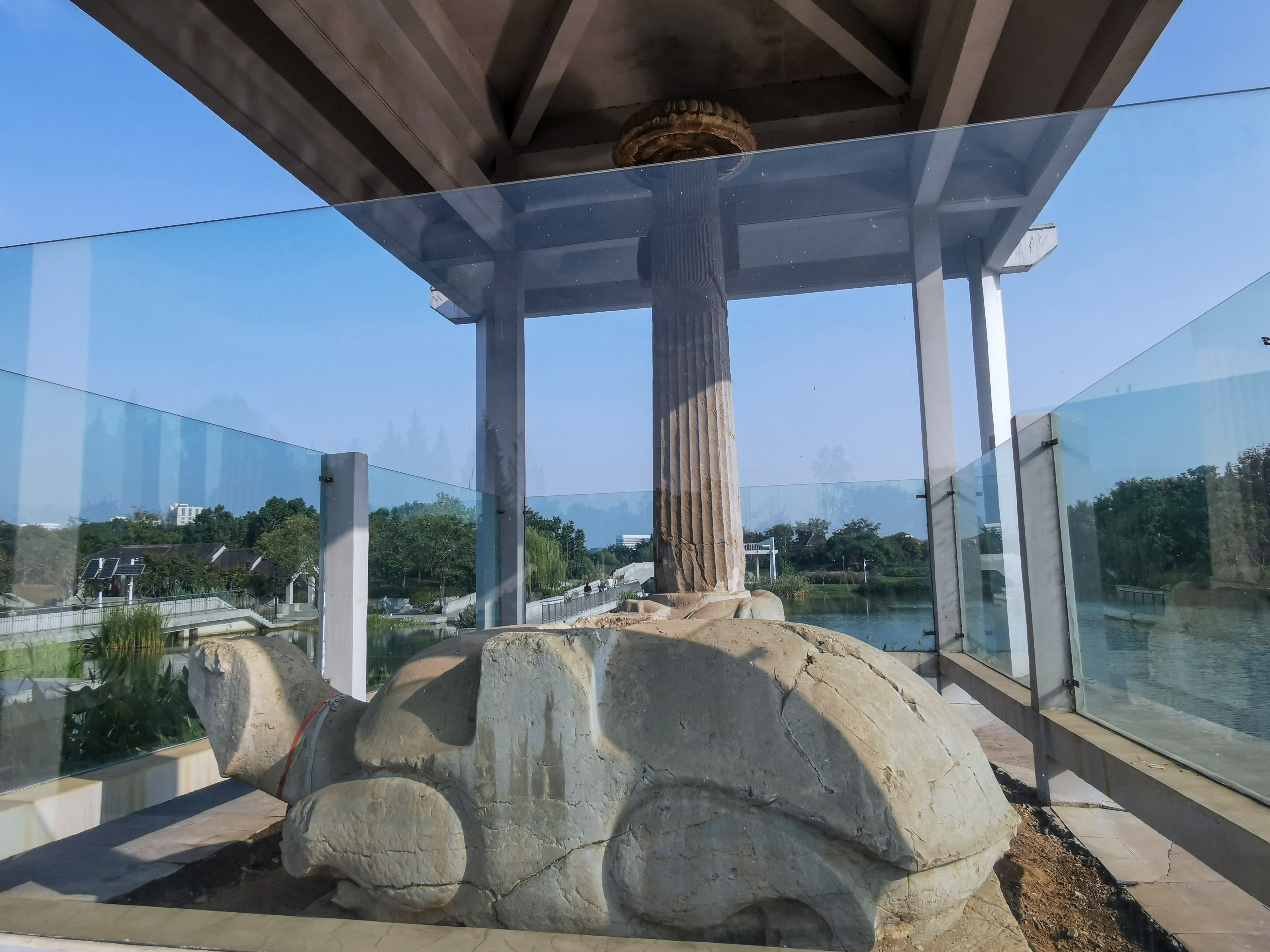 思窝爱旅行的涛哥南京萧宏石刻公园感受1500多年前的石刻艺术