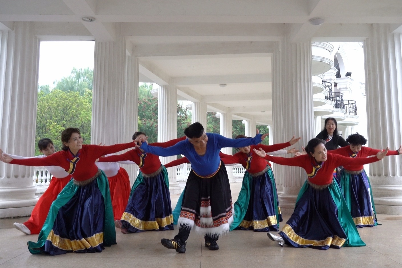 广场舞《梦中的太阳》苏科老师现场指导，节奏欢快，舞步简单