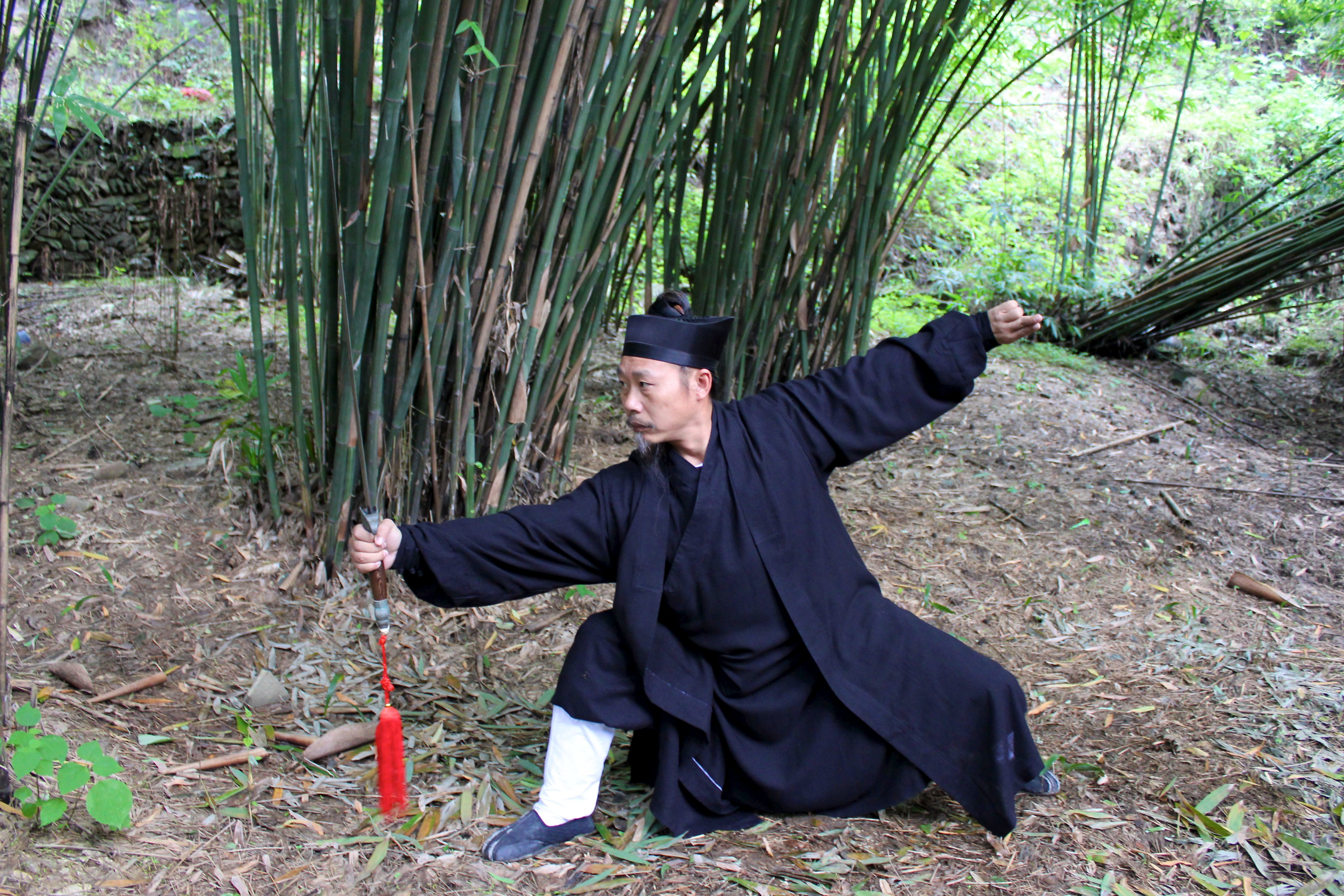 张三丰真人教剑为何须先练内勇,次练外功,最后教以手法,步法?__凤凰网