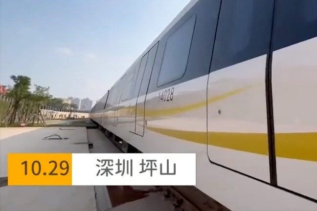 坐地鐵還能給手機充電深圳14號線迎來首列車