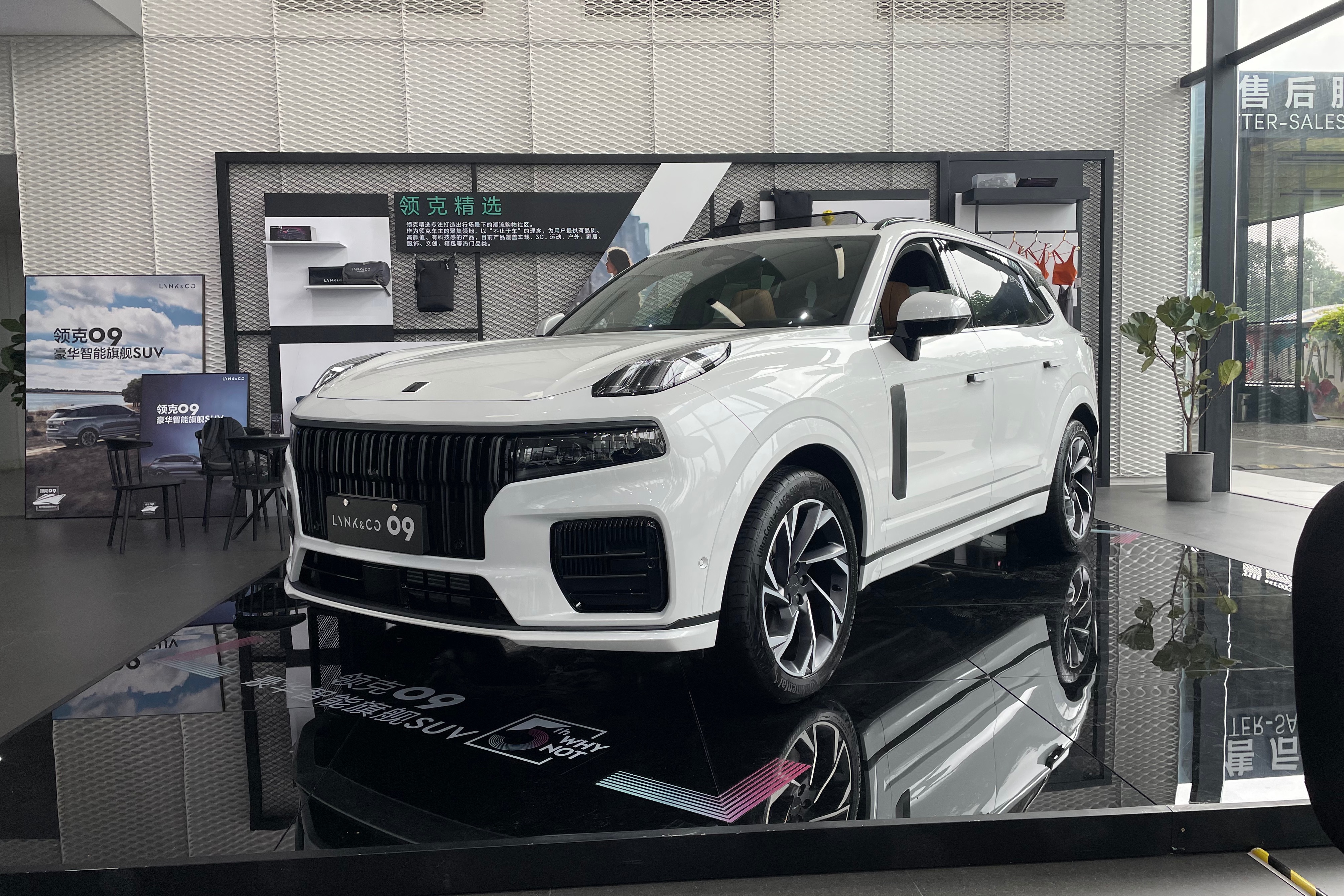 到店实拍领克09:论豪华质感,30万级别suv还有谁能一战?