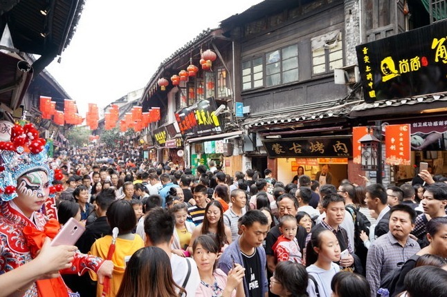 视频丨国庆假期重庆主要商圈揽金165亿元 同比增长9.3%
