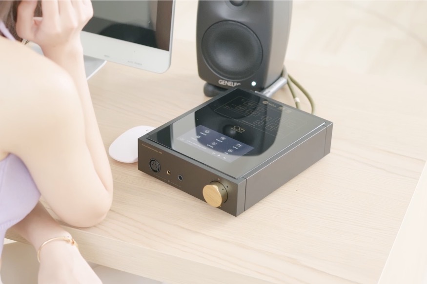 山灵EM5美女上手：桌面级安卓解码一体机