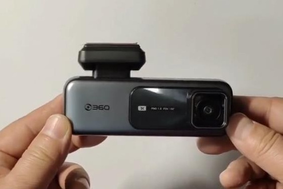 行车记录仪不用装存储卡就能用？安装测试一下，看看是什么黑科技