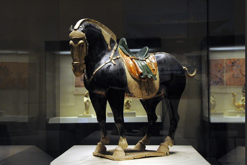 唐三彩中的极品：国家博物馆典藏珍宝——黑釉陶马