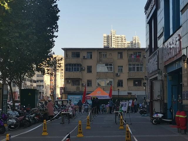 郑州市二七区淮河路街道办事处金海社区核酸检测工作有序推进