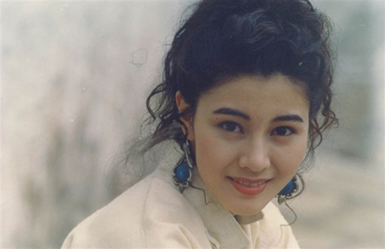 51岁“最美港姐”李嘉欣晒近照 身穿黑色蕾丝礼服气场全开