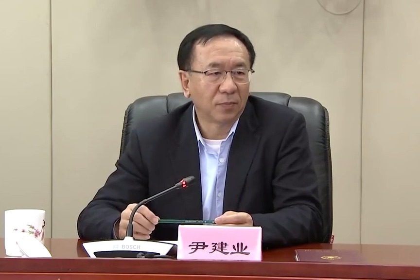 江西省委政法委召开机关干部职工会议