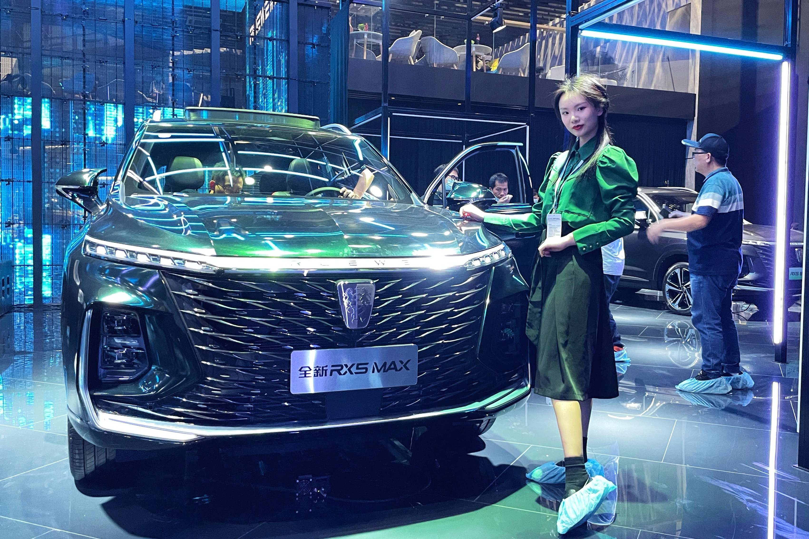 外观养眼配置高抢先实拍全新荣威rx5max