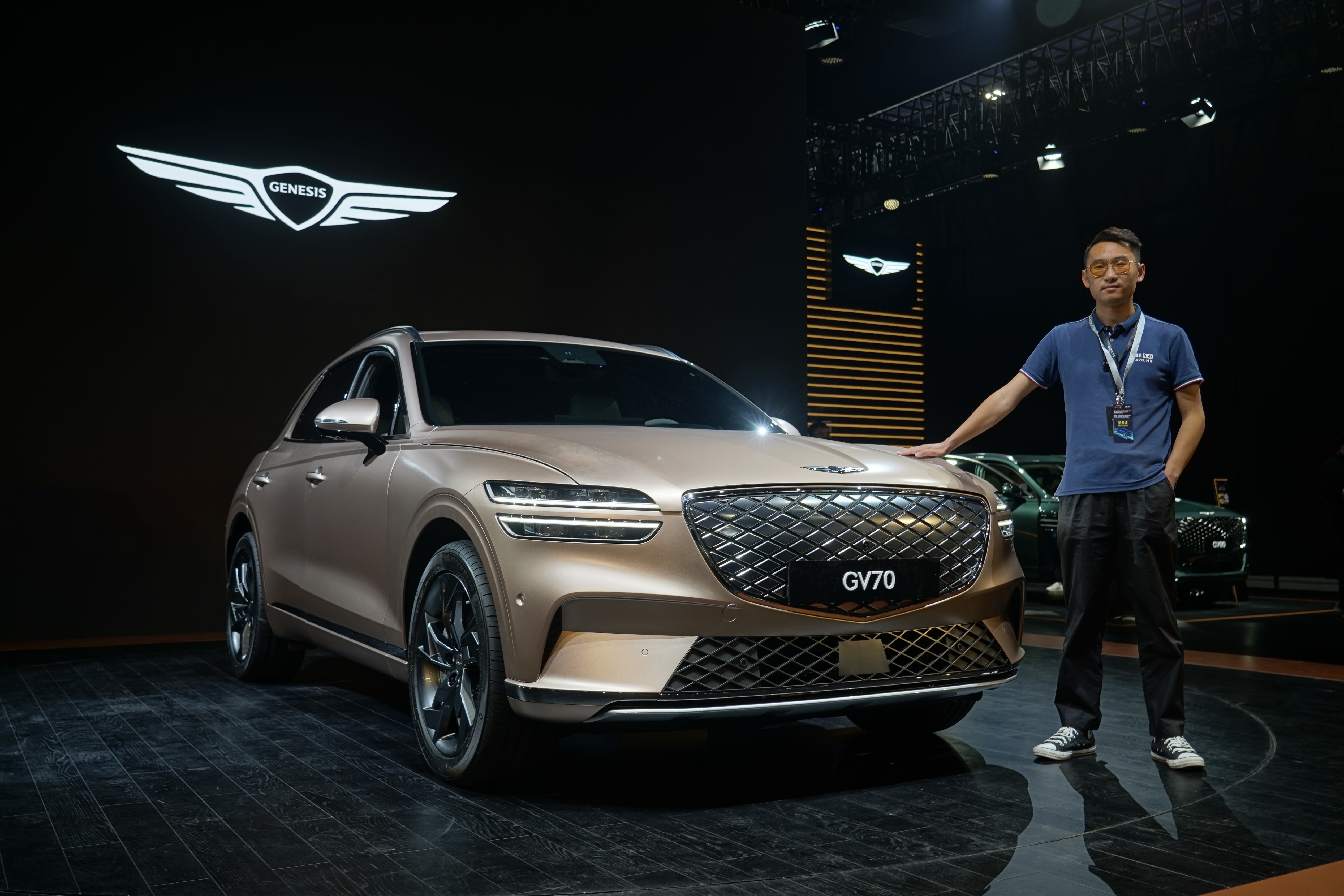 韩系豪华suv触电!实拍捷尼赛思纯电gv70,会让你放弃奔驰eqc吗?