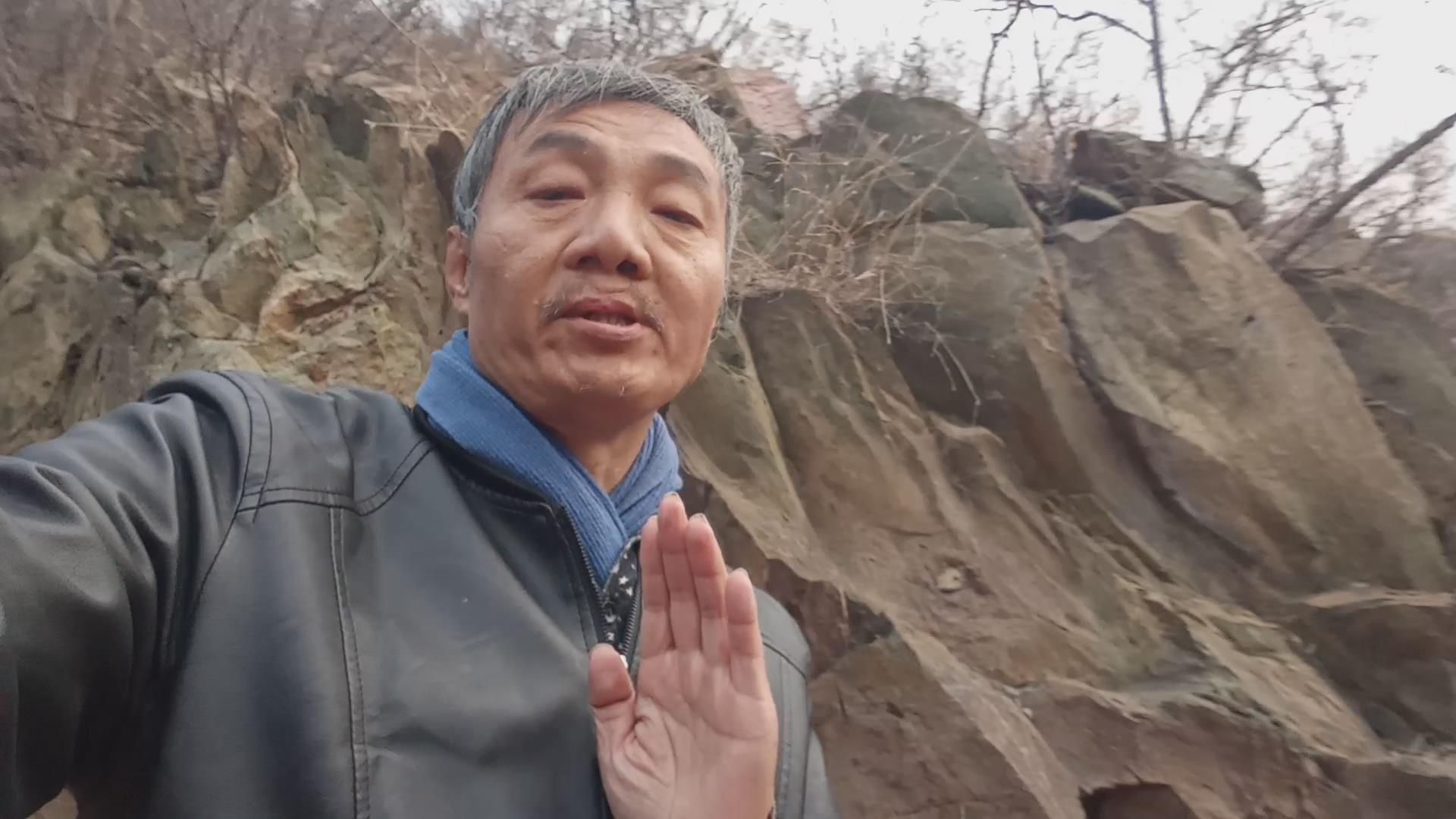 王北斗依《万里长城永不倒》编唱《冷风西部长青被