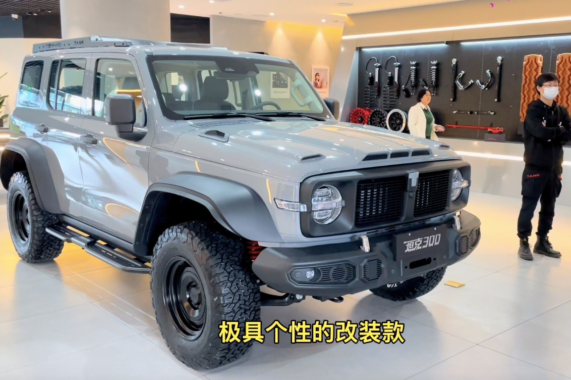 坦克全球首家体验中心，可以玩改装喝咖啡甚至开party？