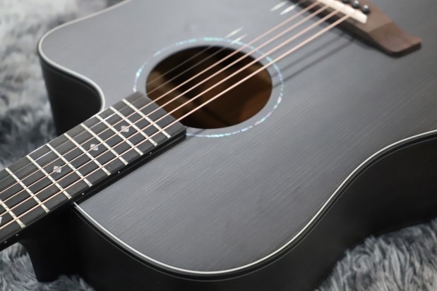 它来了~高颜值的veazen费森clr300民谣单板吉他之开箱初体验!