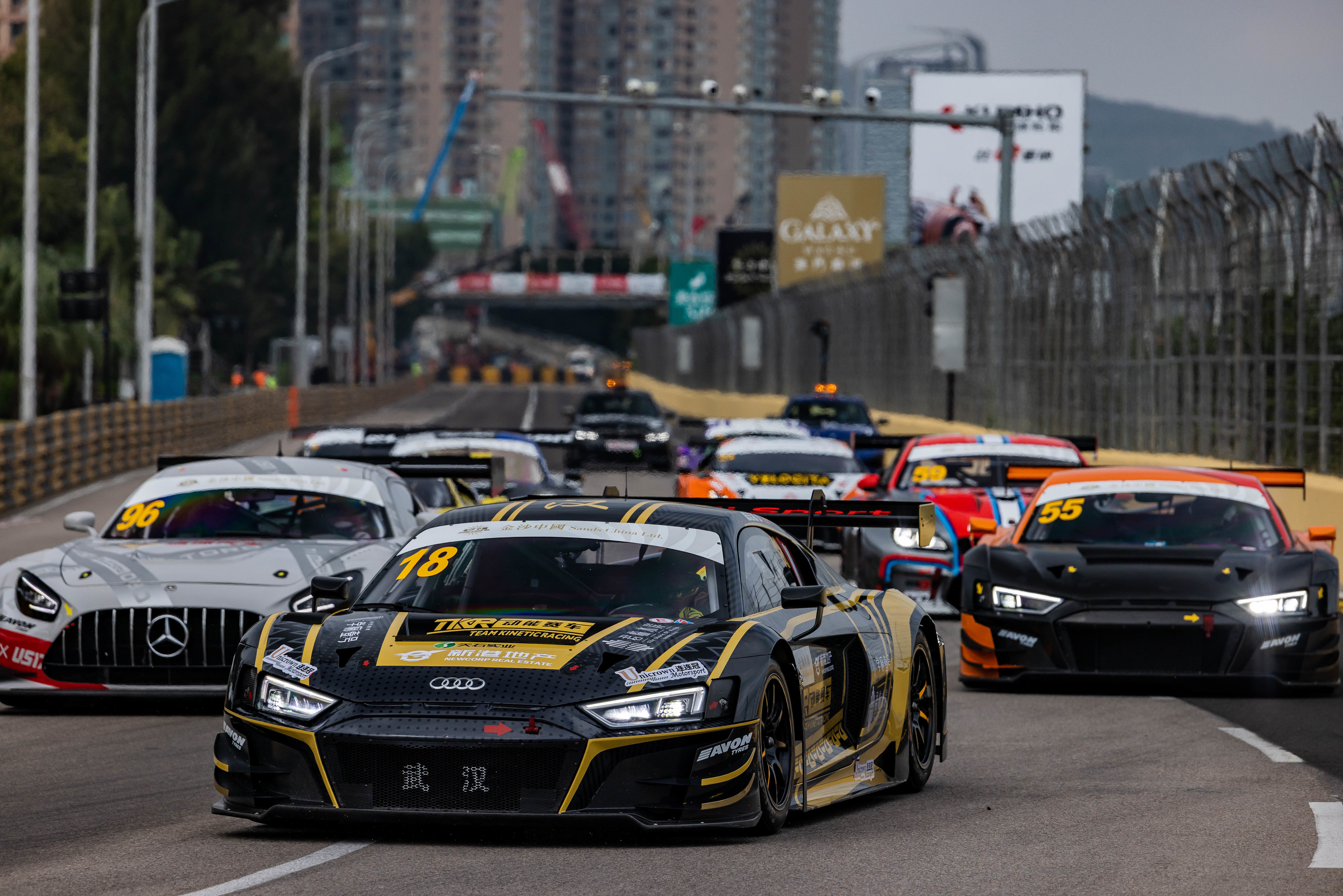 位居第五名;326 racing 车队两位车手刘子辰和吴怡帆紧随其后,分别