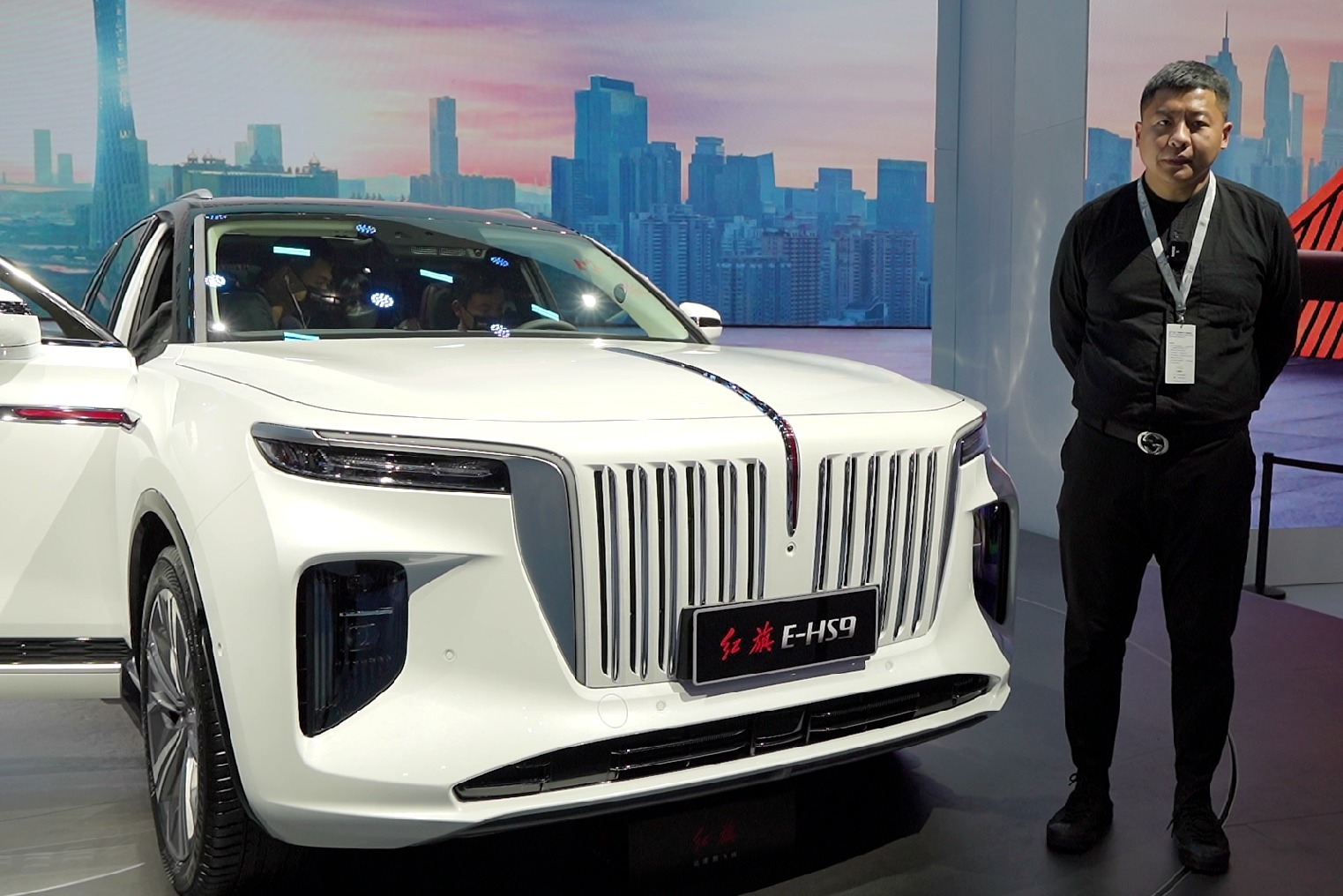 续航高达690公里！新红旗E-HS9抢先实拍