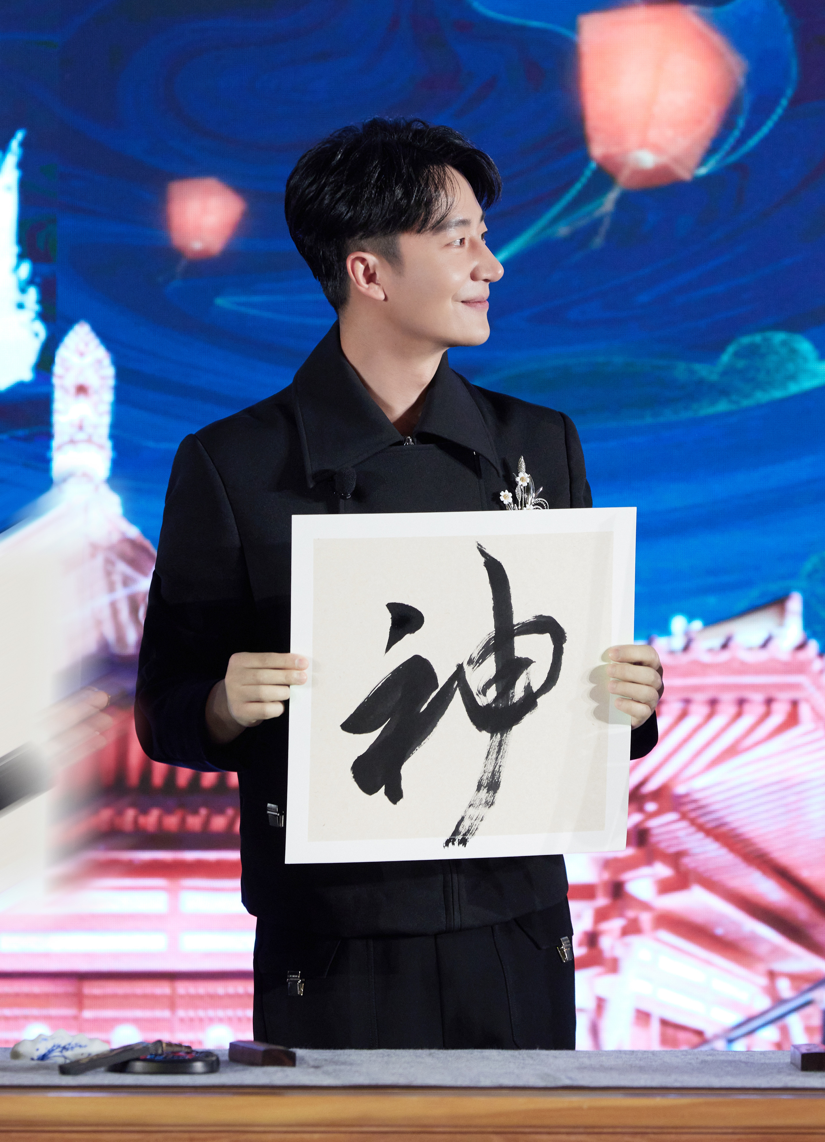 黄轩出席风起洛阳发布会洛阳方言还原台词笑不停