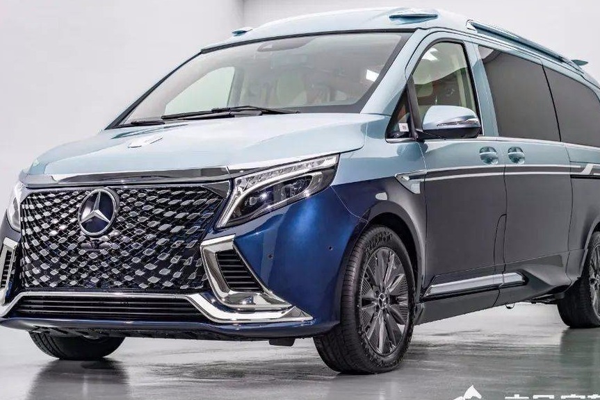 有它何必埃尔法！奔驰V260LAUXUN傲旋纵横四海亮相，静如高铁