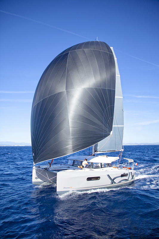 更运动更年轻,灵感源于竞赛帆船的excess 12双体帆船__凤凰网