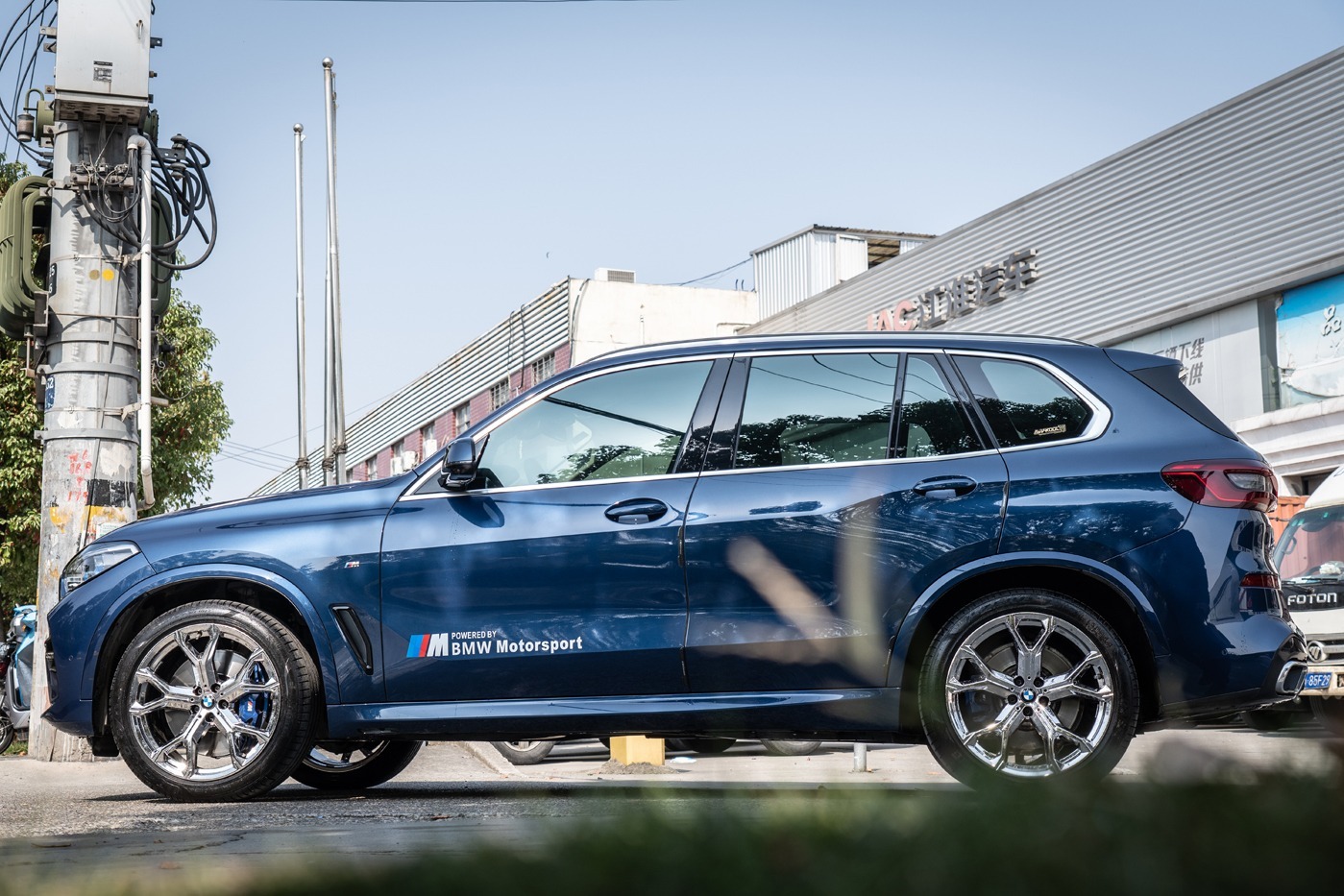 圣马力诺蓝宝马x5轮毂改电镀璀璨铂金银