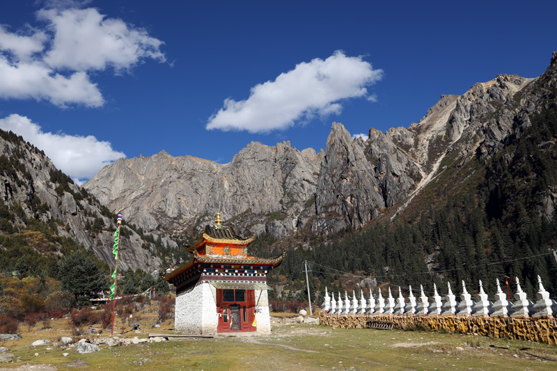 气势恢弘的措普寺__凤凰网