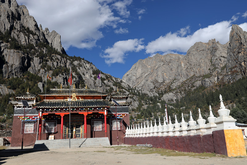 气势恢弘的措普寺__凤凰网
