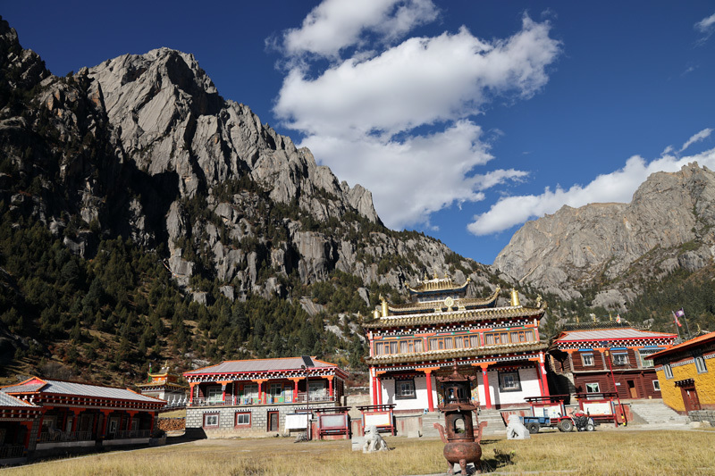 气势恢弘的措普寺__凤凰网
