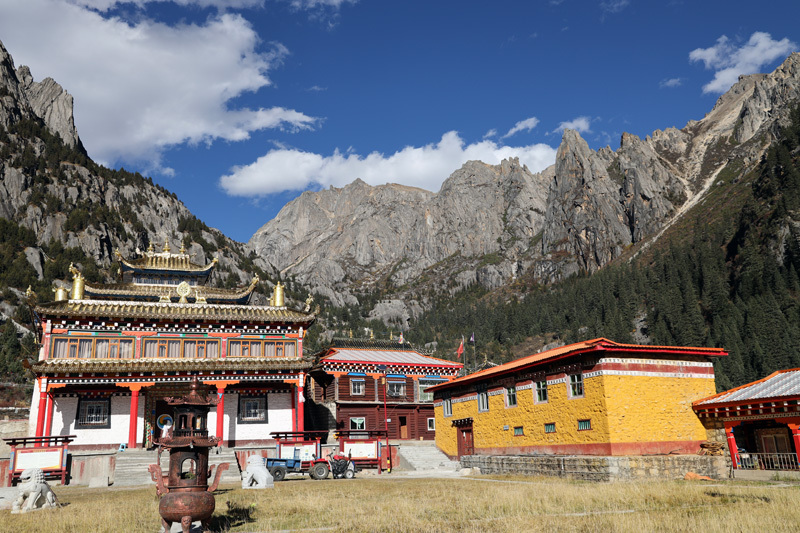 气势恢弘的措普寺__凤凰网