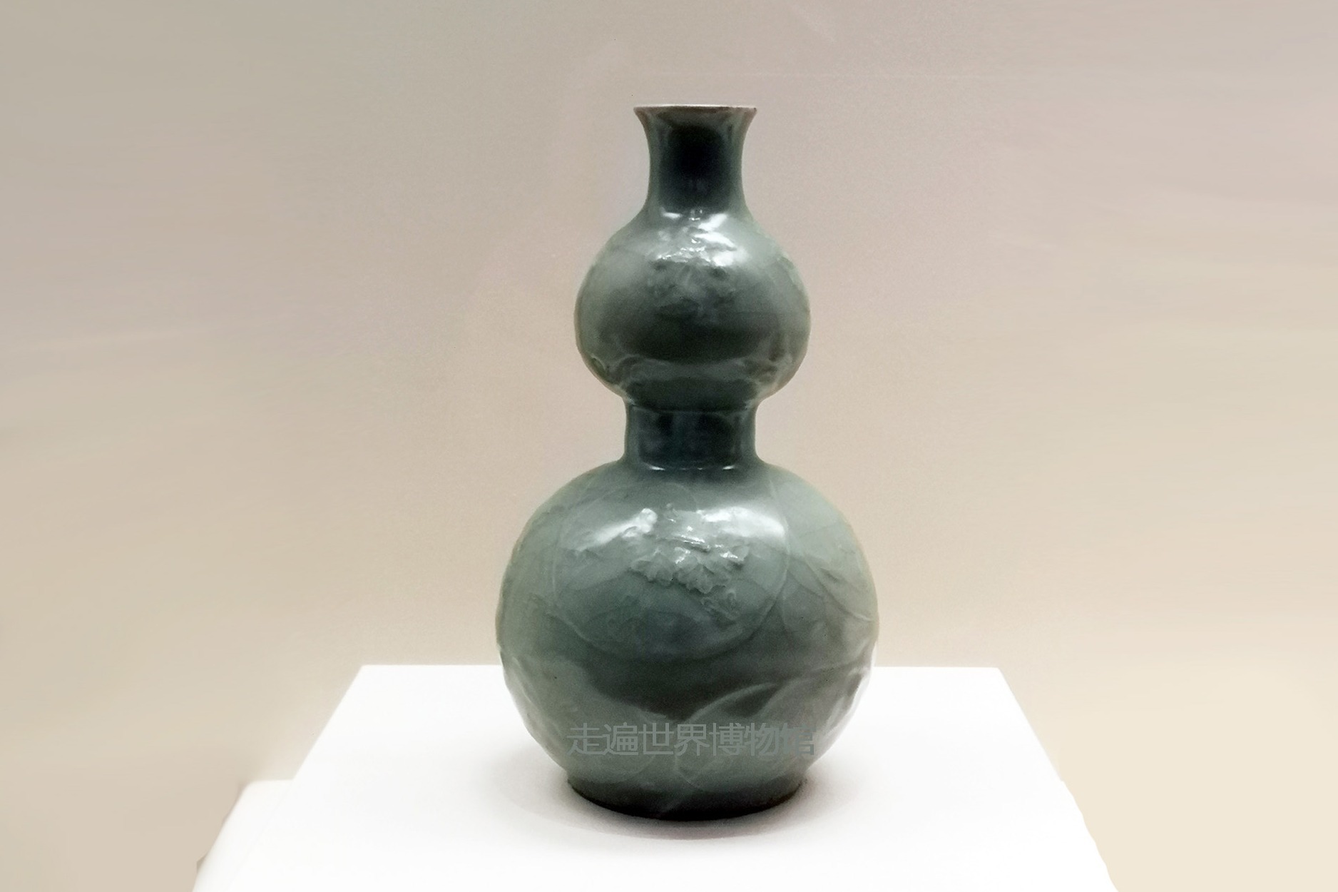 中国古代瓷器珍宝：宋代龙泉窑粉青釉凸花葫芦瓶，国家博物馆藏