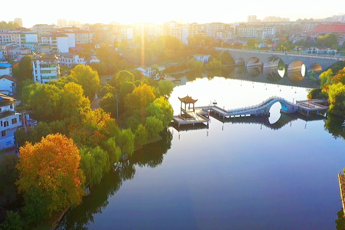 江西武宁县鹤桥夕照美如画