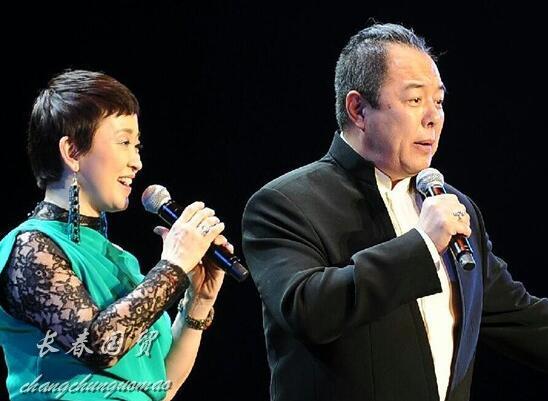 刘玉婉是东方演艺集团女高音歌唱家,毕业于中国音乐学院,演唱过《盼