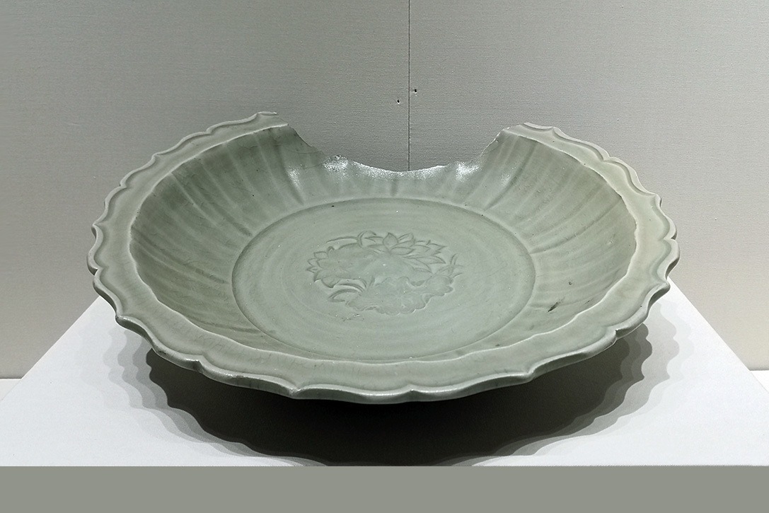 中国古代瓷器珍宝：元代龙泉窑青釉大盘，国家博物馆藏