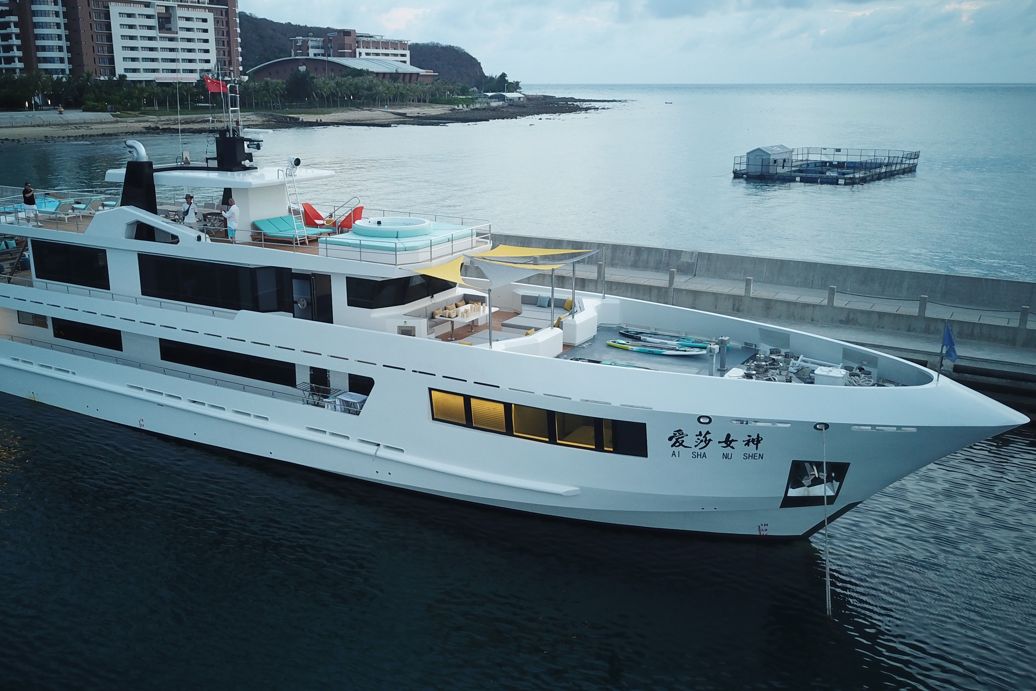 庞大震撼的杰鹏JP160超级游艇，享受纯粹的自由和最in假日风情