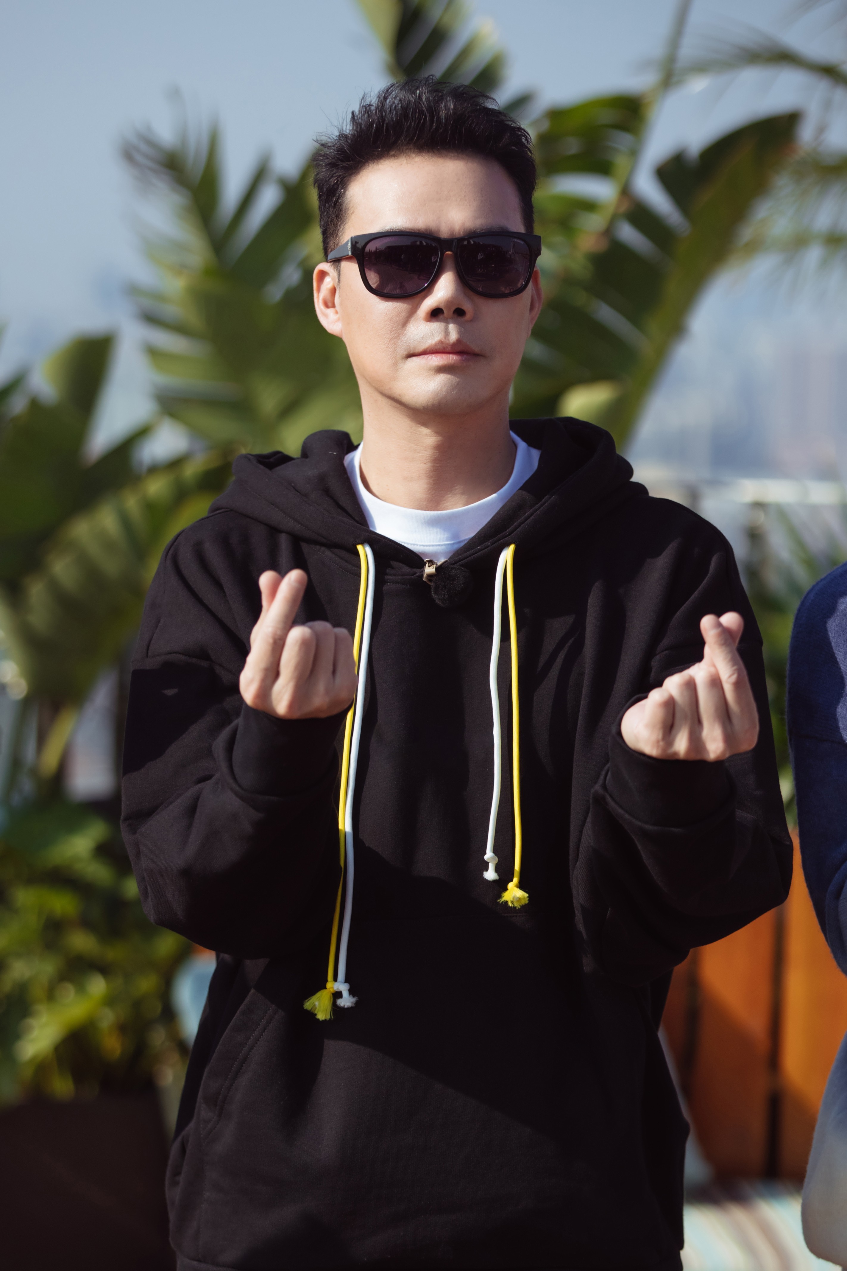 陈小春谢天华朱永棠风火海重聚大湾仔的夜主题曲嗨爆全场