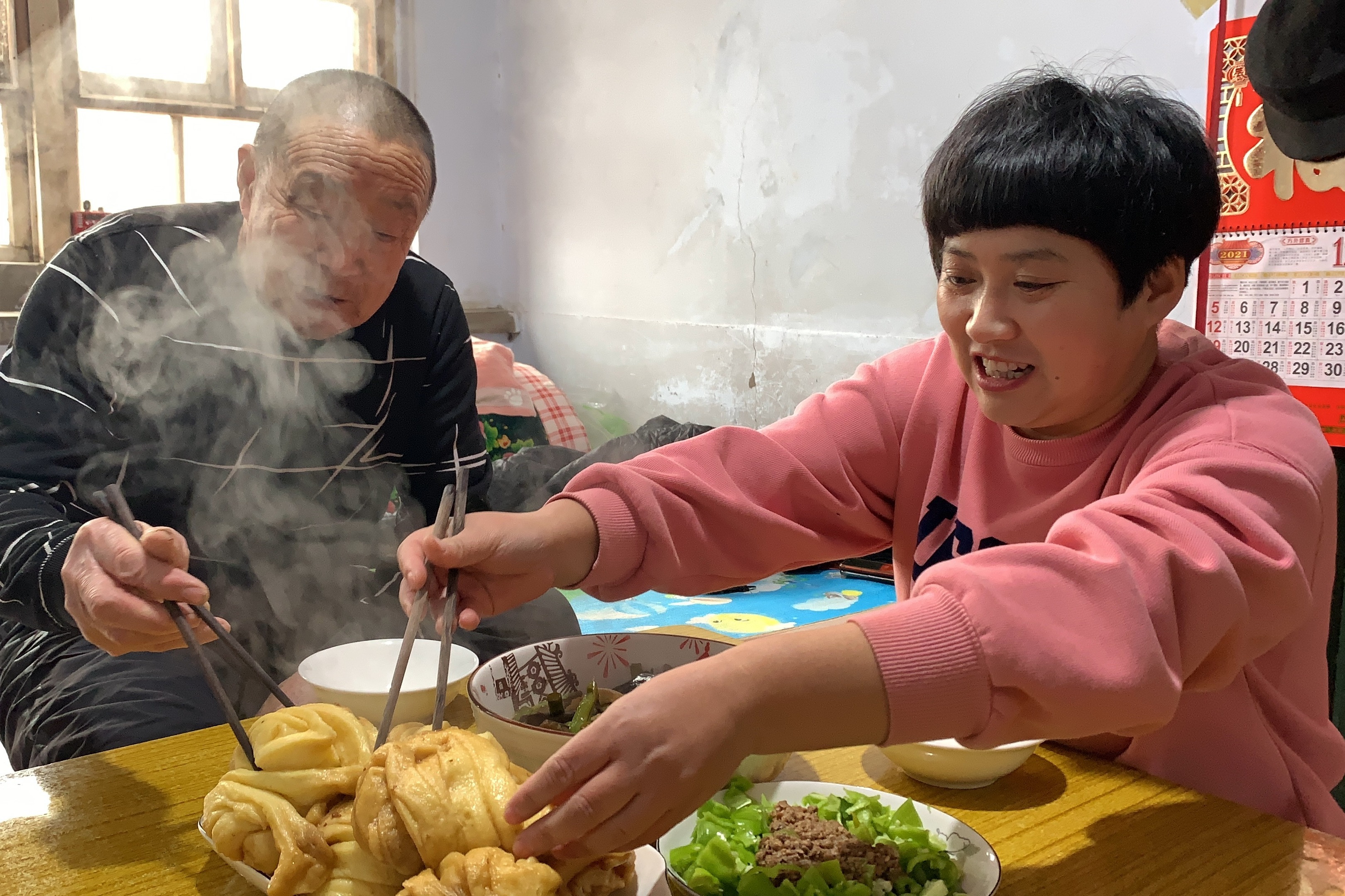 看我做什么好吃的，饭菜一锅出，简单省事儿，家人都喜欢