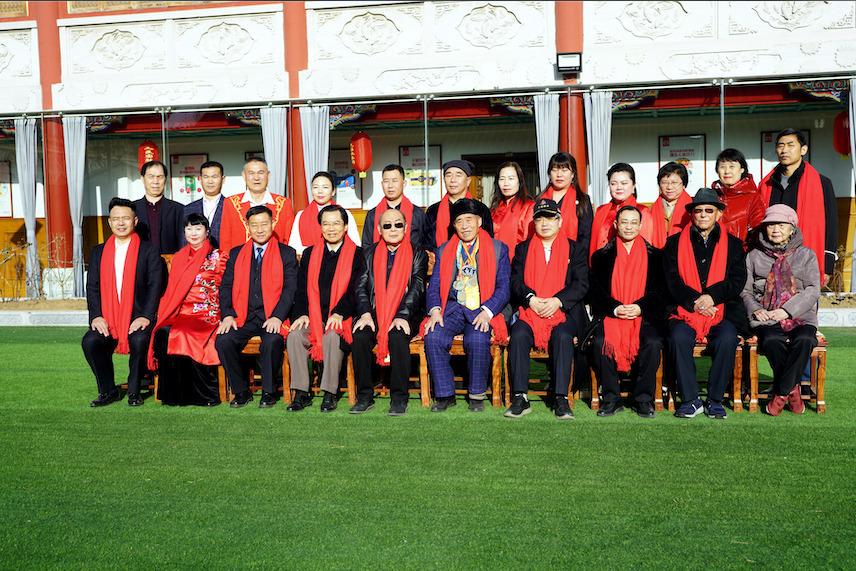 吉尼斯世界名人厉恩海在北京朝阳人民国肽收九名弟子