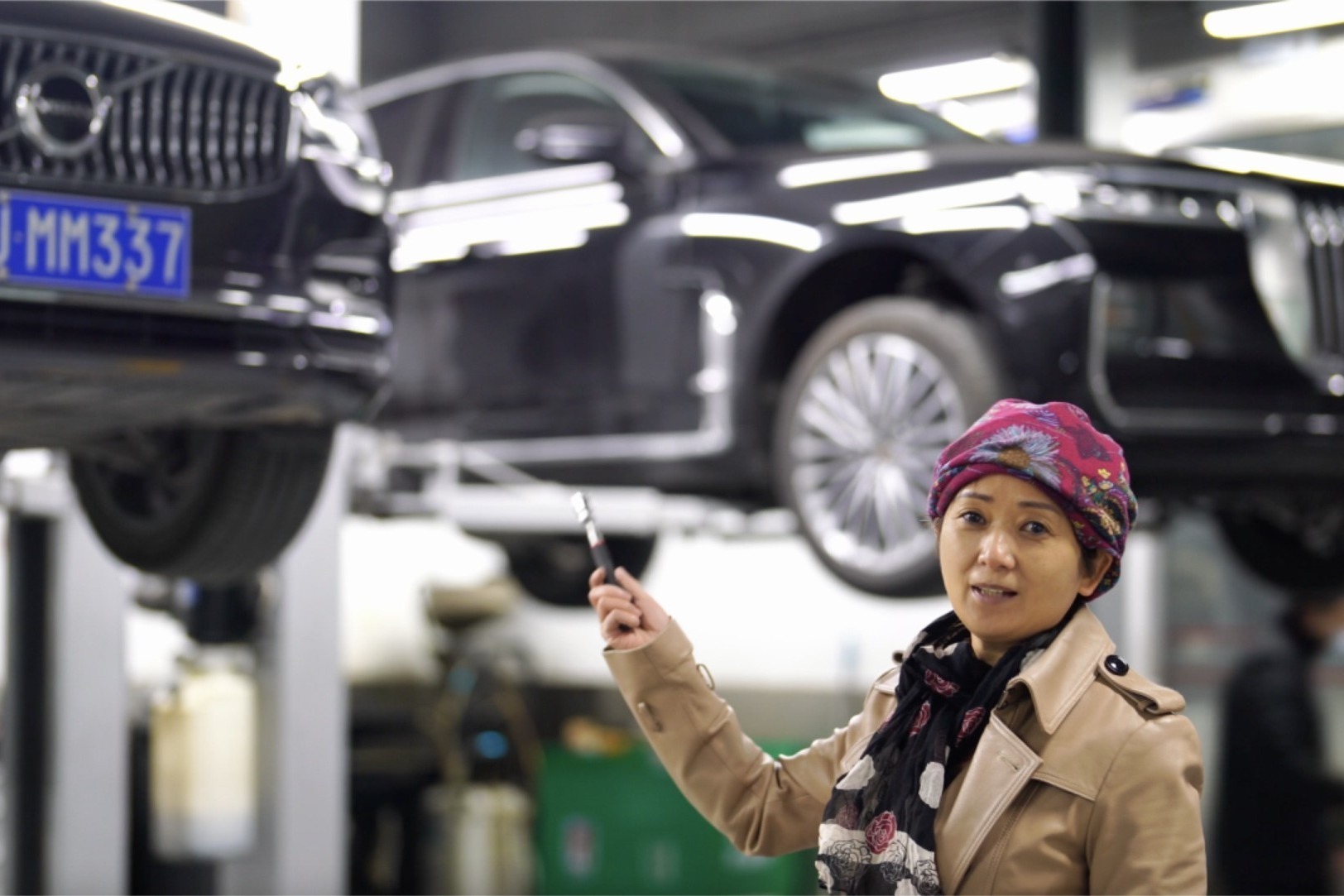 红旗H9底盘对比沃尔沃S90  S90用料差但是叶片弹簧厉害了