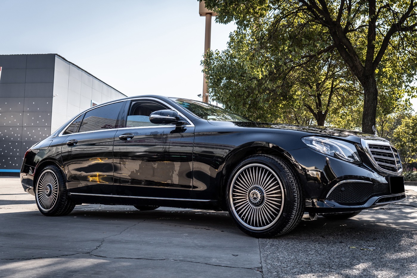 奔驰e300升级置换19寸网红抛光悬浮款锻造轮毂