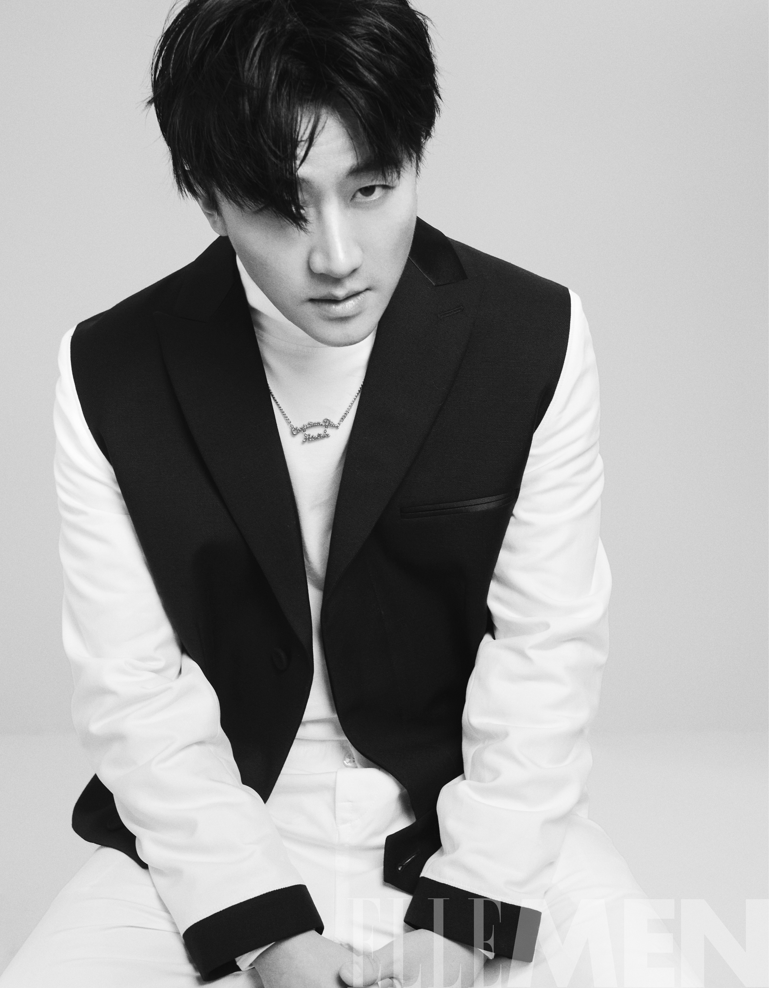 黄轩登《ellemen》一月刊封面 从容优雅彰显不凡格调_凤凰网娱乐_凤凰