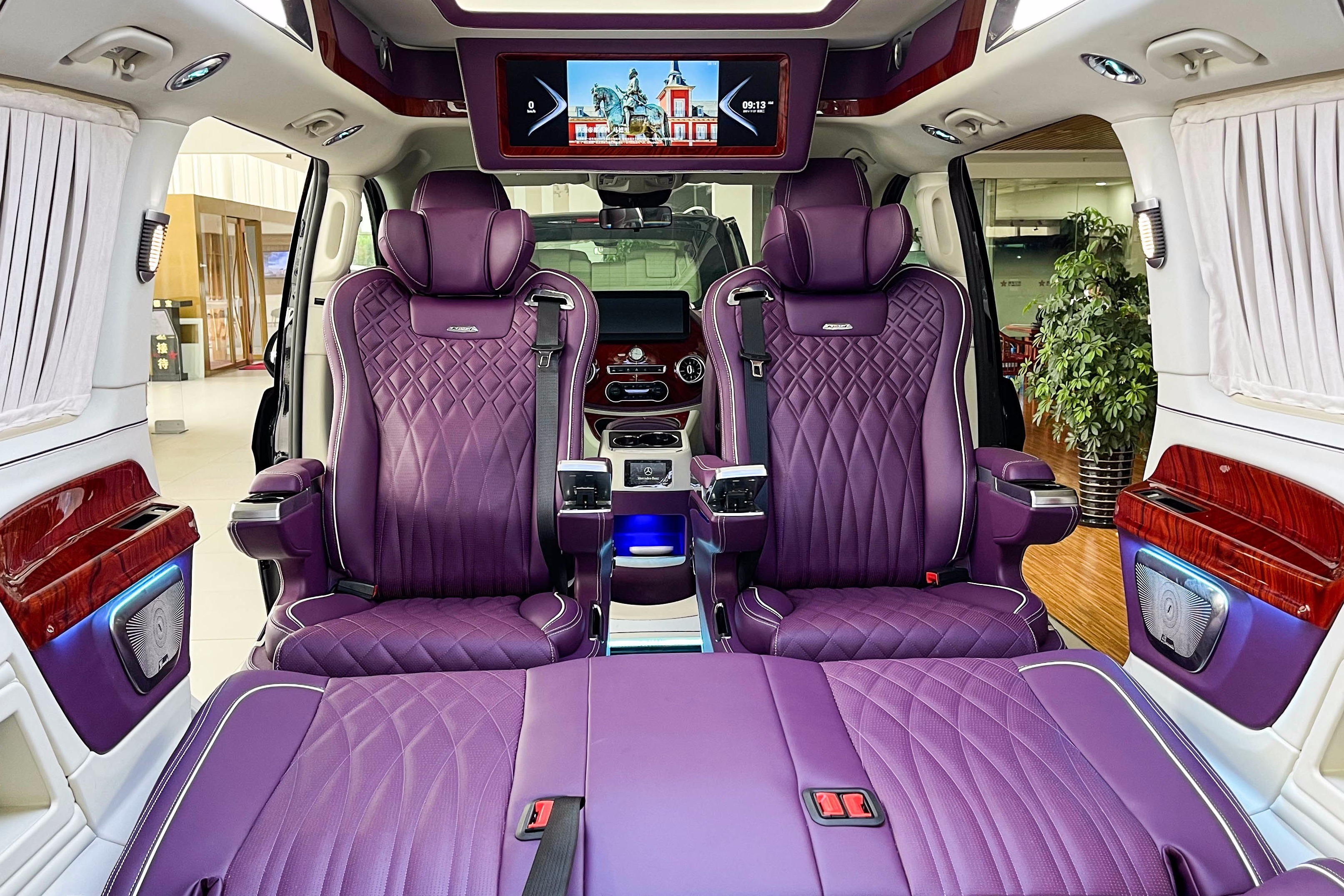 奔驰威霆高顶迈巴赫紫气东来,商务接待家用通勤的最好选择