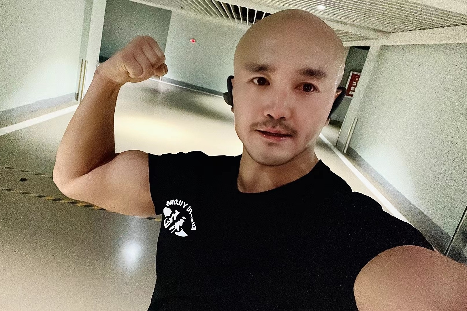 武僧一龙太拼了！一龙抵达唐山不忘训练，元旦有大动作，虎牙直播_凤凰网