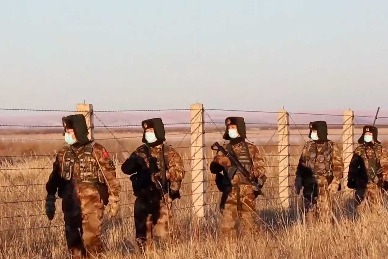 【新闻特写】退伍前 界碑处 老兵的最后一个军礼