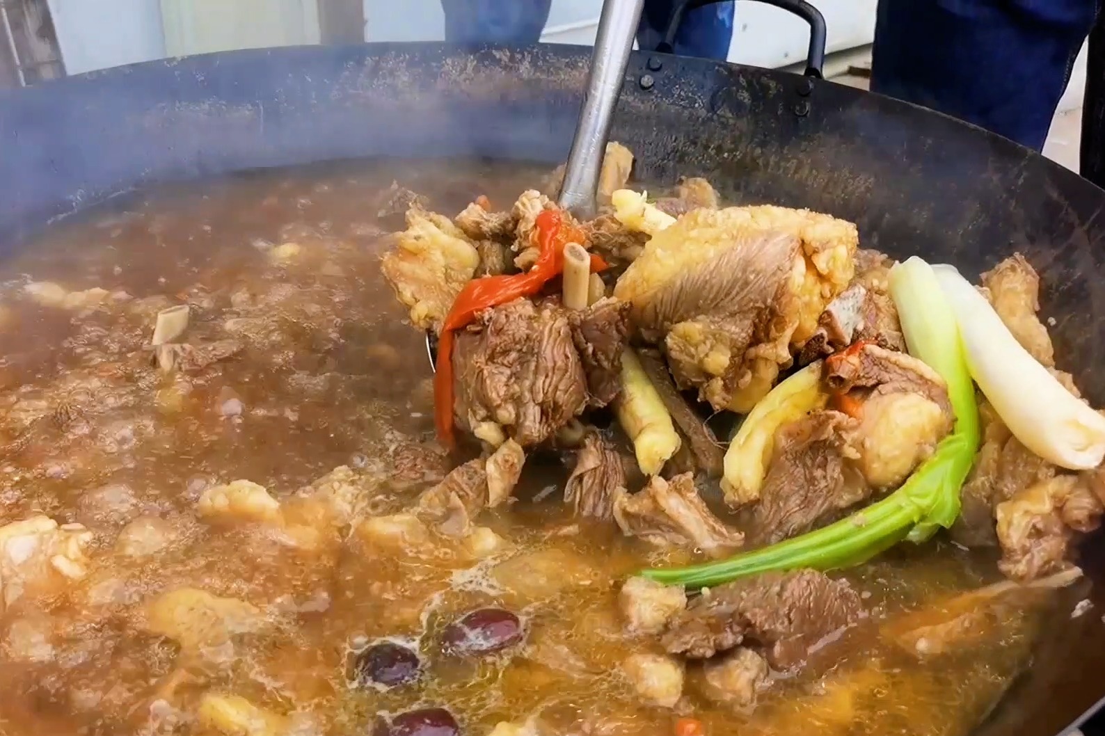水煮牛肉怎么做_水煮牛肉的做法视频_姜叔的日食记_豆果美食