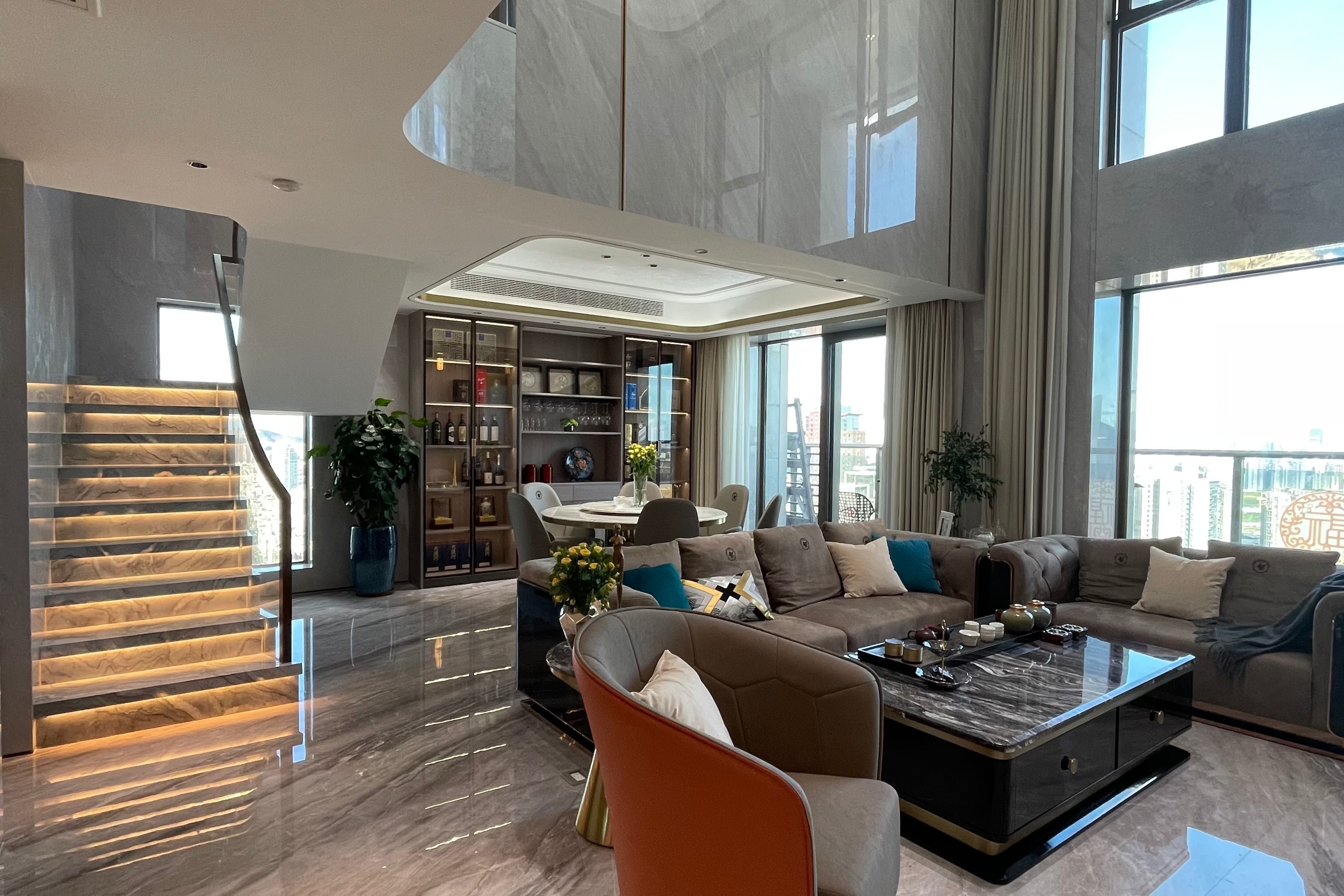 200平顶层复式,现代轻奢风格,幸亏保留了挑空,优雅奢华!