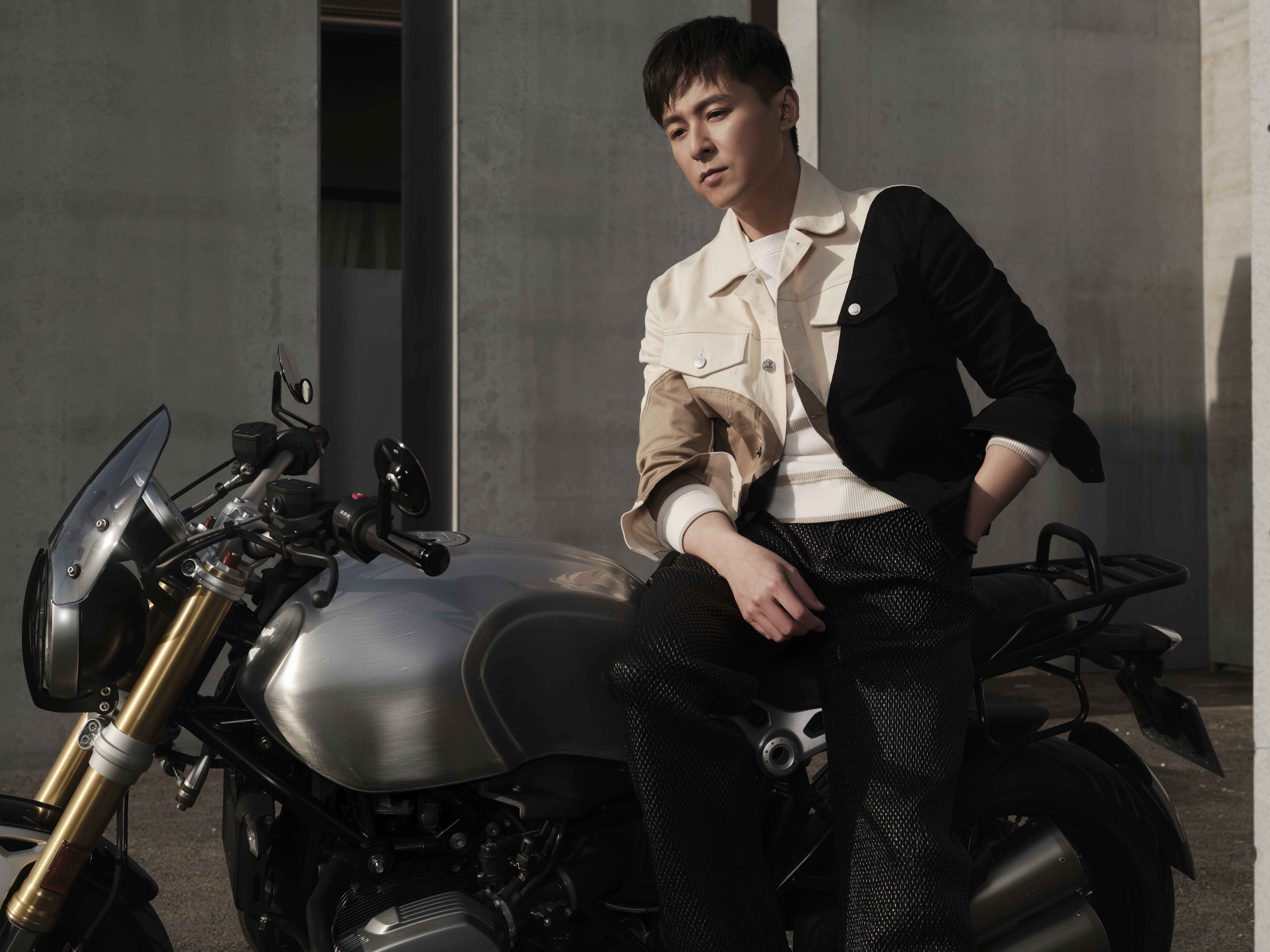 朱雨辰光影大片释出0202复古搭配尽显熟男魅力