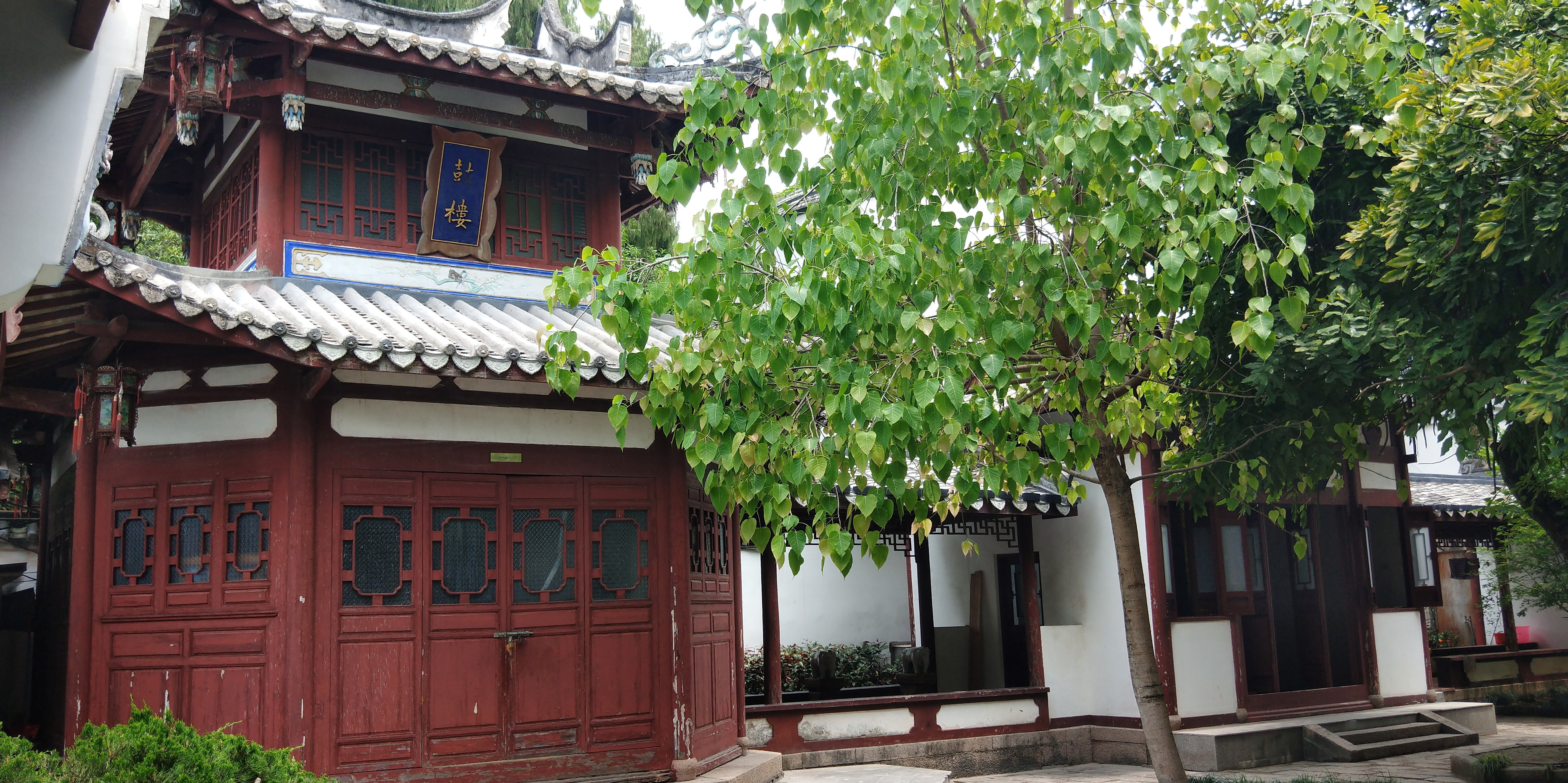 思窝花脸:福州开化寺,位于福建园林明珠的西湖公园开化屿上