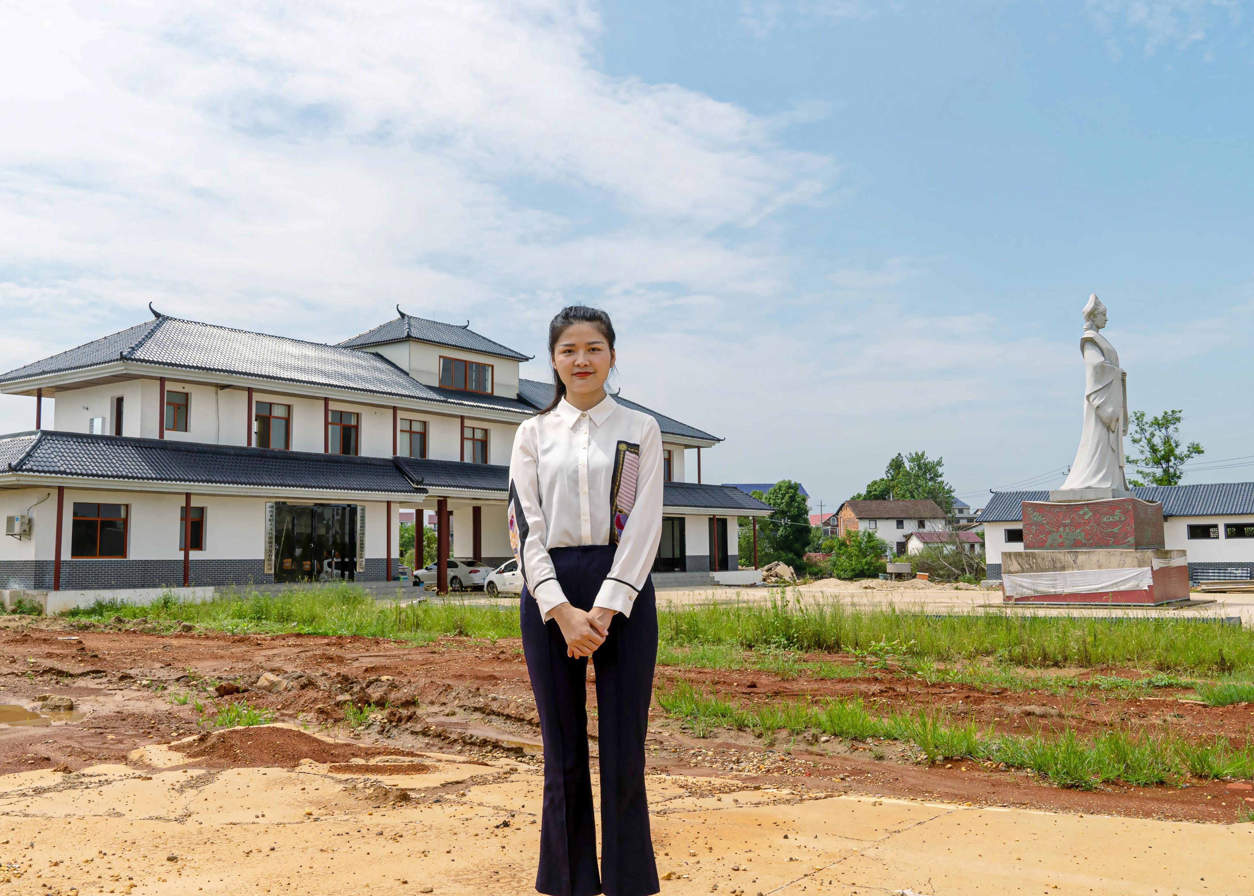 我的青春在诗与远方--访湖南岳阳屈原管理区芈月度假村负责人邱苗
