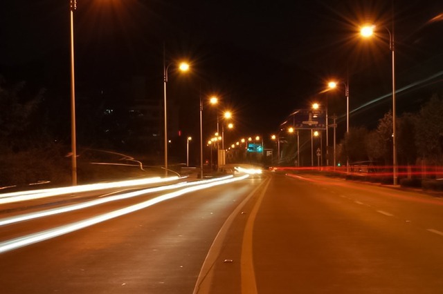 【老司机必备】夜间开车,如何安全驾驶?_凤凰网