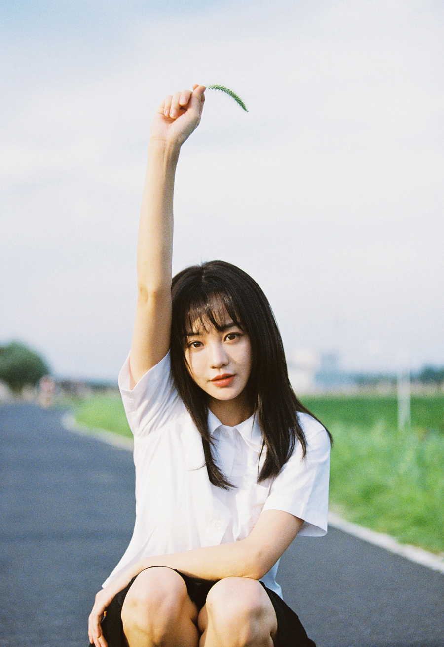 胡意旋夏日胶片写真 橘子系少女元气十足__凤凰网