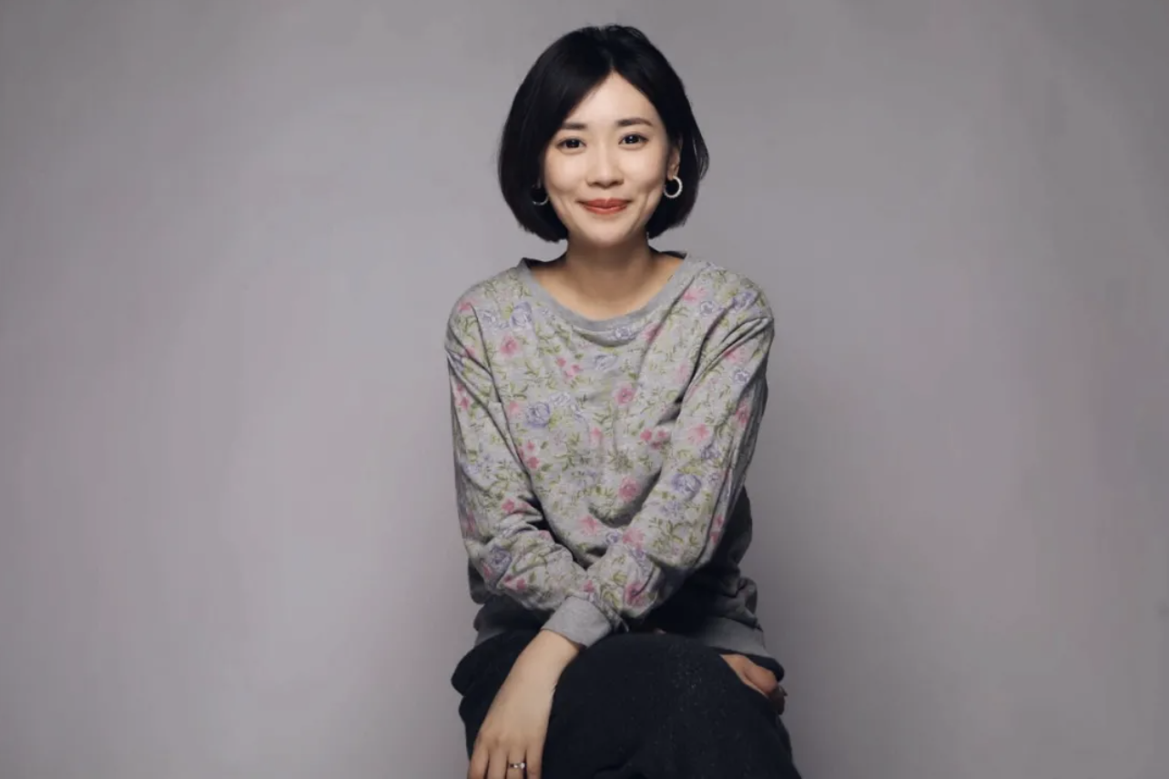 「stalker窥探者」由福气音乐人「裴育」作词.