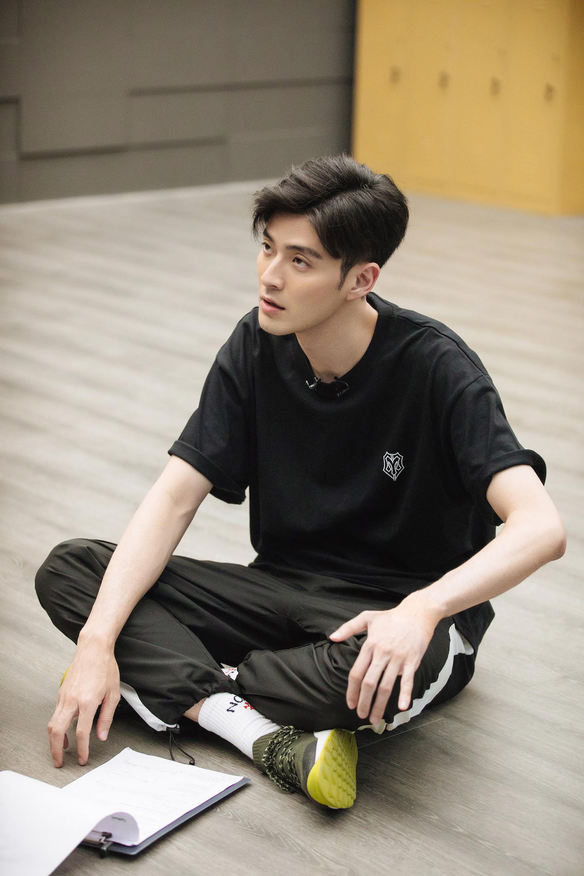 《披荆斩棘的哥哥》李承铉挑战吉他弹唱 携张淇李铢衔玩乐队引期待